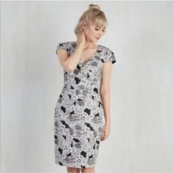 Modcloth Floral Pleated Sheath Dress Sz M - Picture 2 of 10